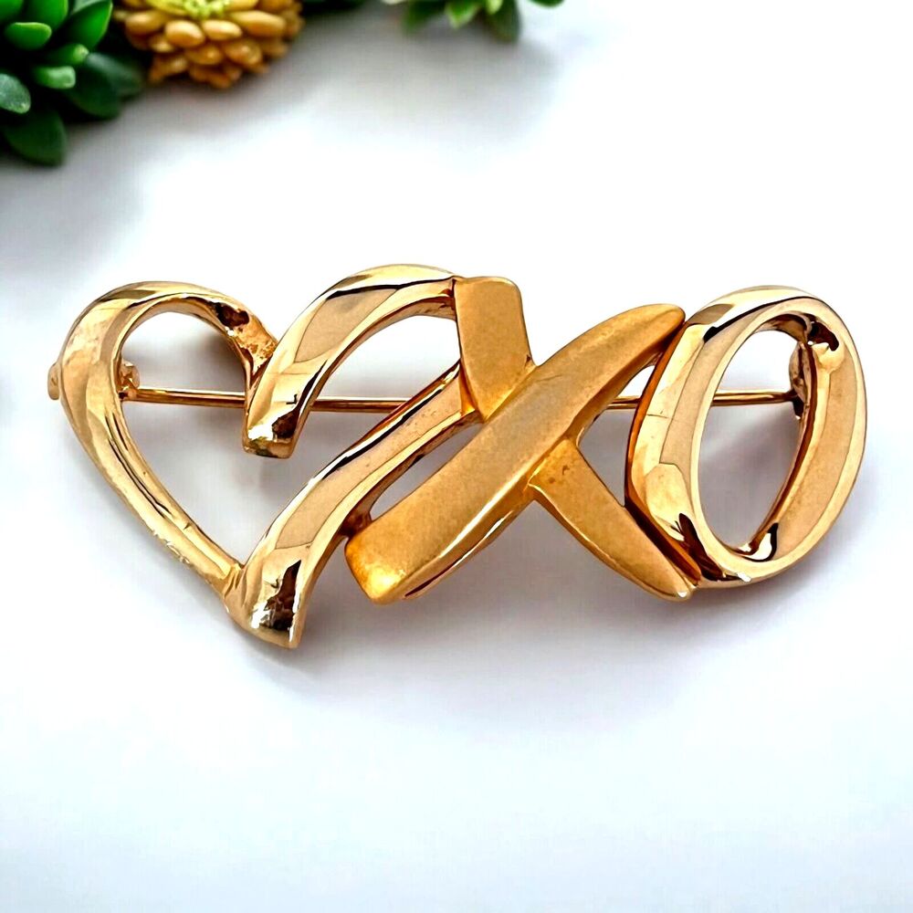 Vintage 1980s XO Heart Brooch Gold Tone Love Pin - 11U